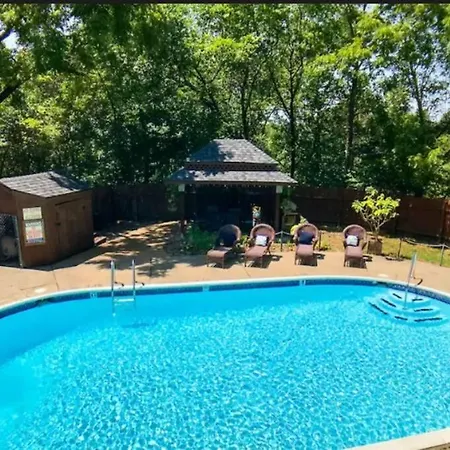 Jacuzzi Suite 206 At Tradewinds Eureka Springs Exterior photo