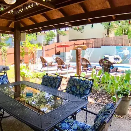 Jacuzzi Suite 206 At Tradewinds Eureka Springs Exterior photo