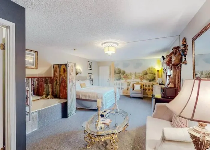 Jacuzzi Suite 206 At Tradewinds