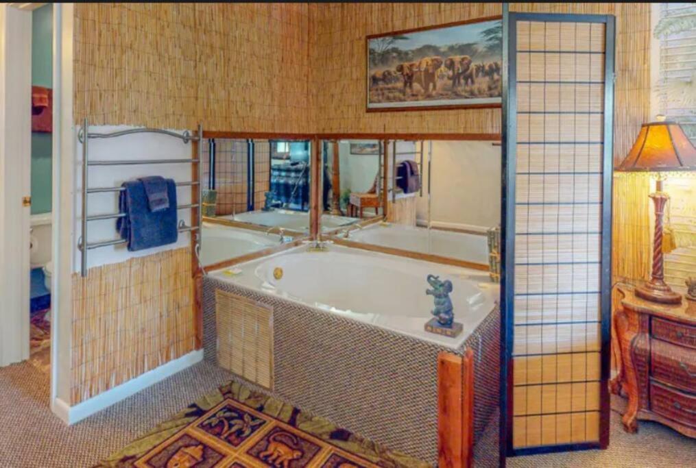 Jacuzzi 205 At Tradewinds Apartment