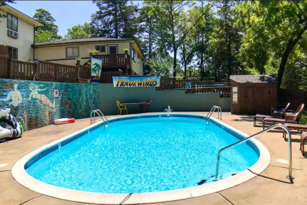 Jacuzzi 205 At Tradewinds Apartment Eureka Springs